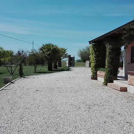 بيت للعطل Casa Vacanza Martino بيستيشي
