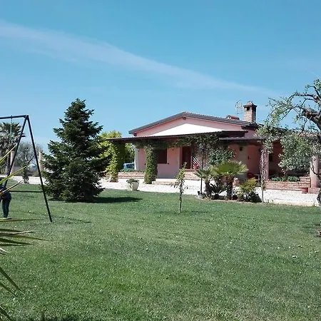 Casa Vacanza Martino * بيستيشي